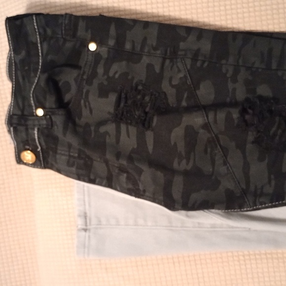 Gentle worn distressed men's jeans - Picture 4 of 7